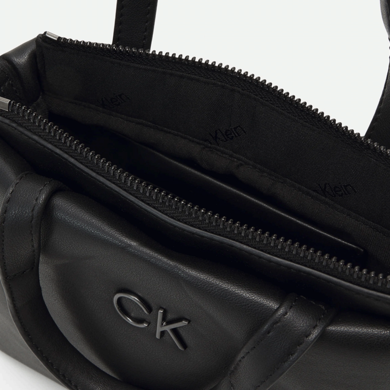 Poșetă crossbody femei Calvin Klein neagră din sintetic cu aspect matlasat 3107POSS1340N